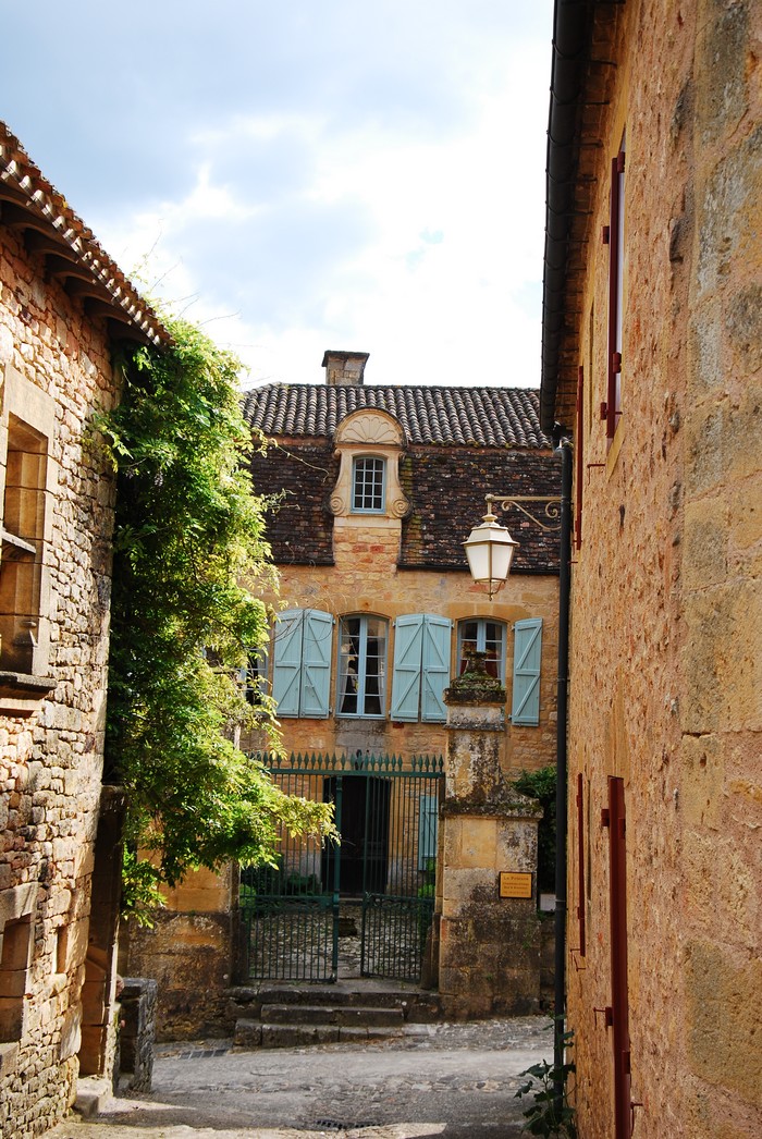 ruelle bastide de monpazier